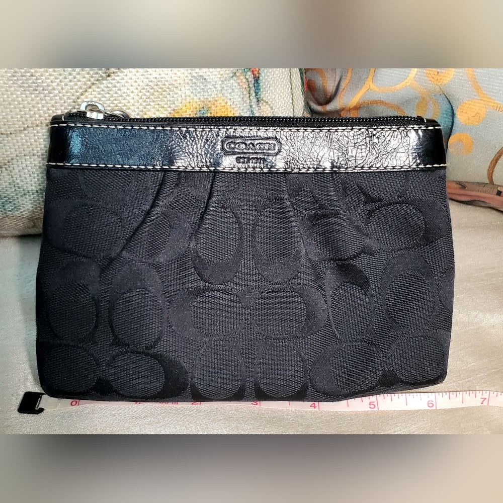 Coach Black Signature Jaquard & Patent Leather Trim Wristlet, EUC - Picture 12 of 13